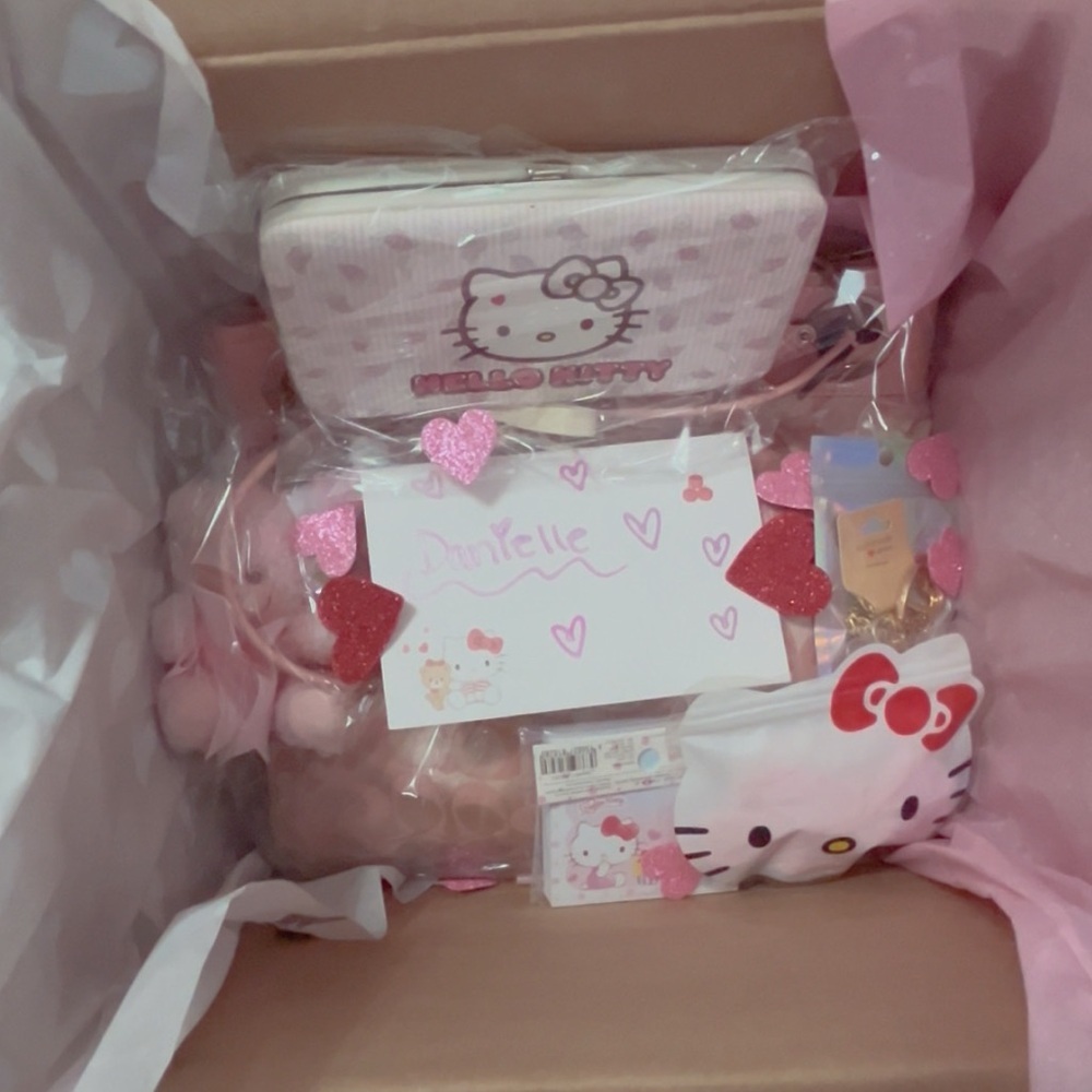 How I wrap up your items 💖 - Picture 13 of 16